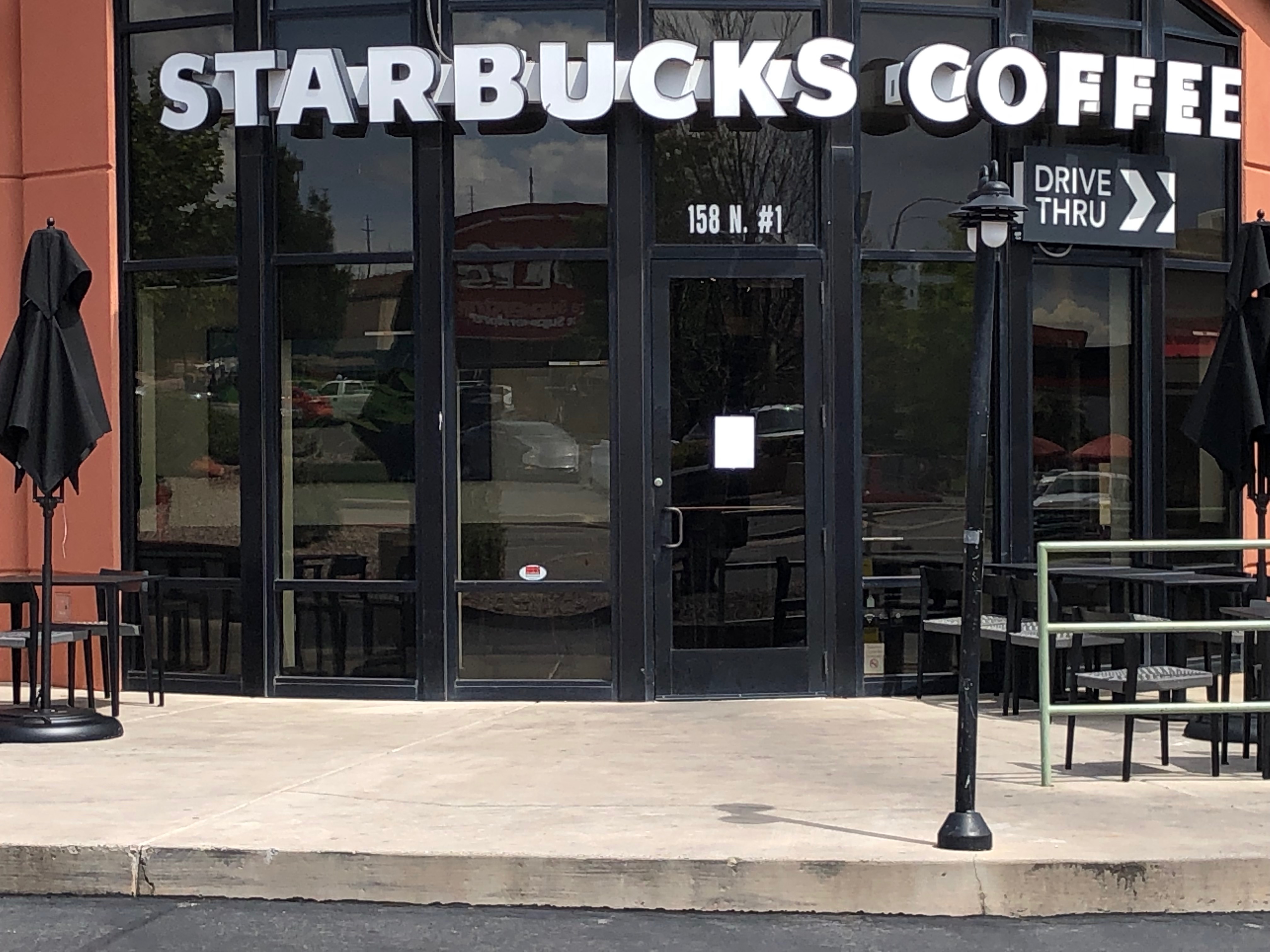 Threat at Starbucks closes a dozen stores, brings out bomb squad – St George News
