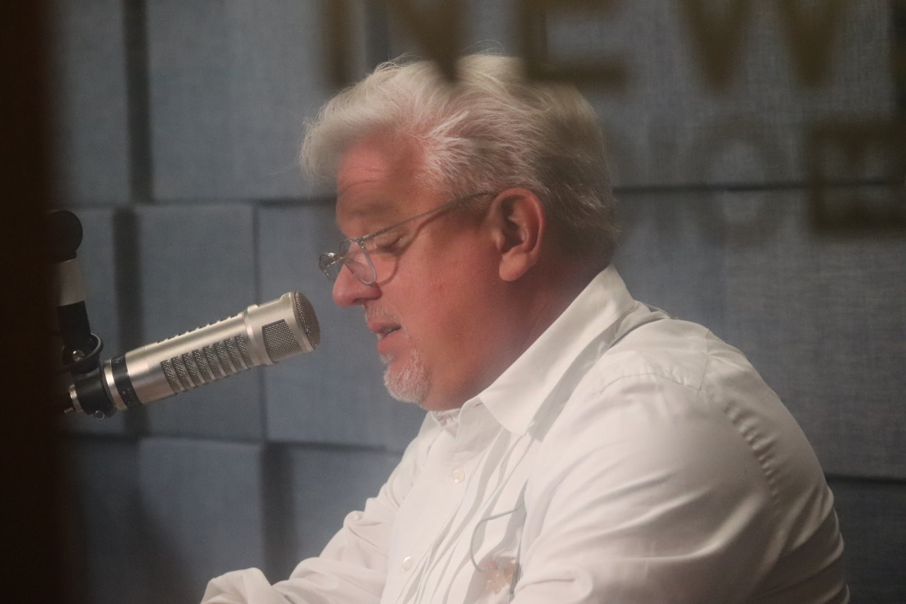 ‘I love St. Talk radio’s Glenn Beck pays a visit to Canyon