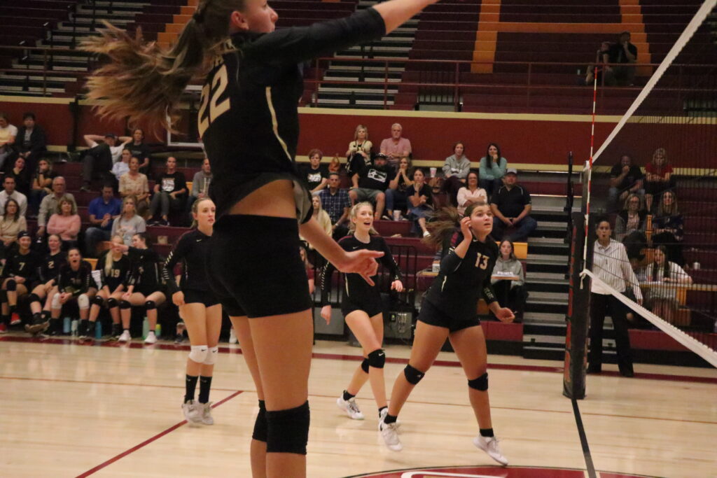 Region 10 volleyball: Pine View, Desert Hills and Hurricane all win, race  for region title tightens up – St George News