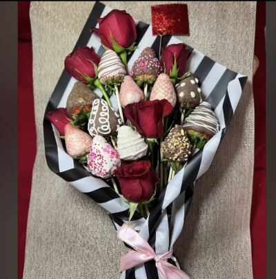 A Valentine's Day rose and strawberry bouquet from Stacia's Kitchen is shown, location and date unspecified | Photo courtesy of Stacia Mizukawa, St. George News