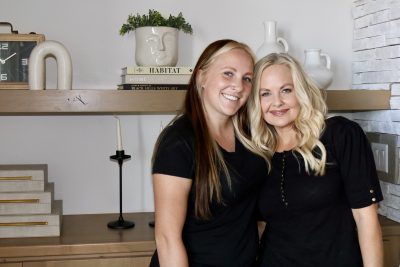 DebbMackenzie Roberts and Debbie Sargent, joint owners of The It Girls, pose together for a photo, Washington, Utah, Sept. 26, 2022 | Photo by Jessi Bang, St. George Newsie Sargent and Mackenzie Roberts, joint owners of The It Girls, pose together for a photo, Washington, Utah, Sept. 26, 2022 | Photo by Jessi Bang, St. George News