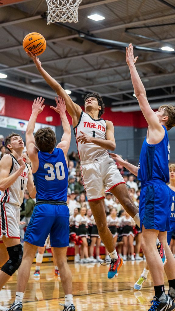 Region 10 boys basketball: Crimson Cliffs, Dixie, Desert Hills all win;  Flyers pulling ahead of pack – St George News