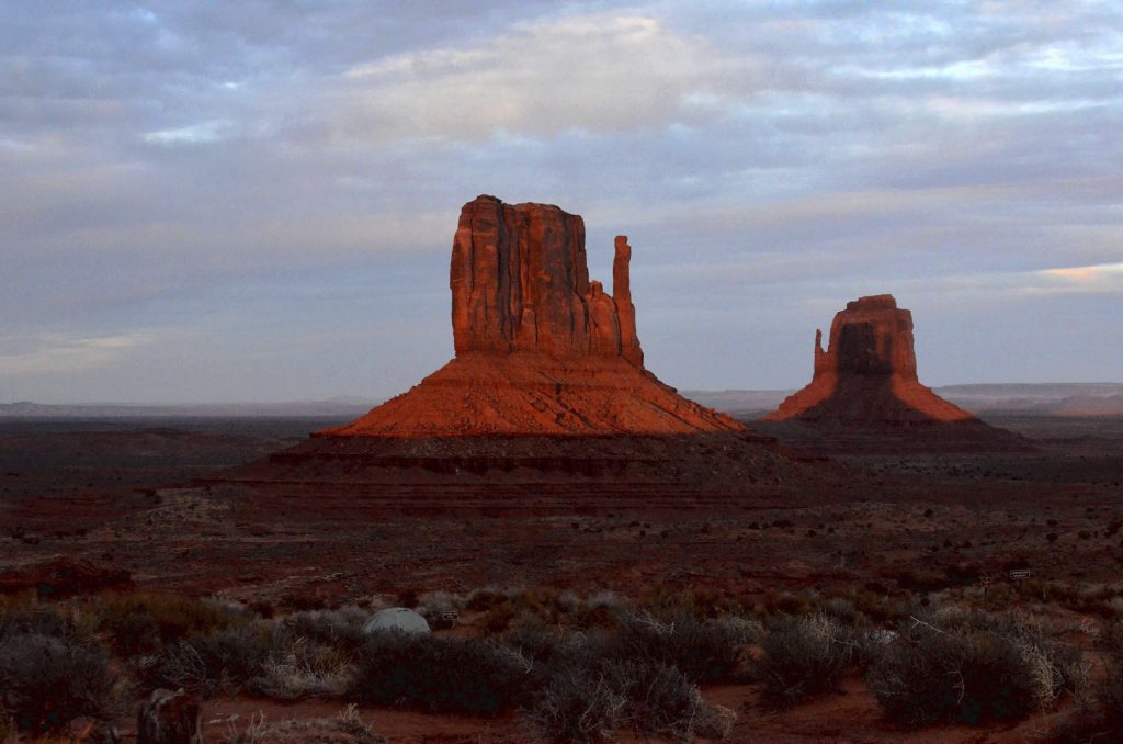 Towering Monument Valley buttes display 'sunset spectacle' – St